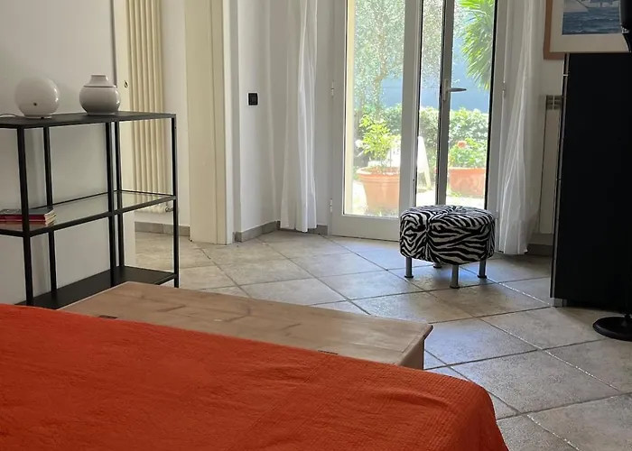 Apartment Centrally Located Two-room In Castiglioncello