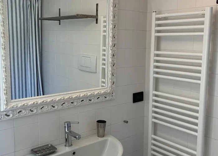 Apartment Centrally Located Two-room In Castiglioncello *